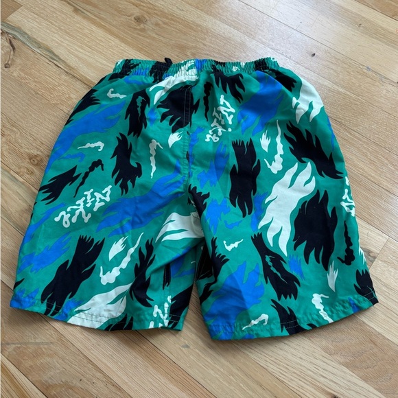 Nike Boys Green and Black Patterned Swim Shorts Size M - Picture 2 of 3